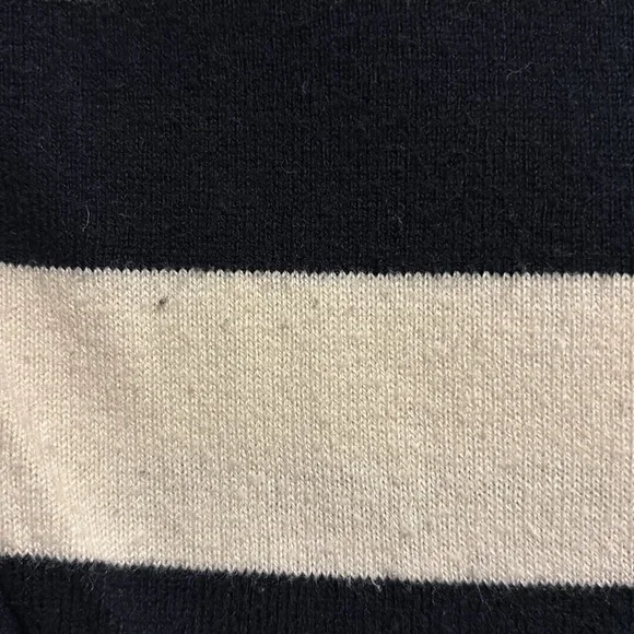 Striped Abercrombie and Fitch sweater - Picture 3 of 3